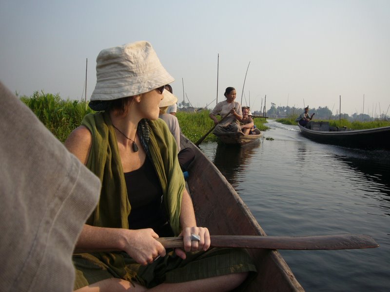 Travel - Myanmar - Inle Lake - Second Boat Trip - The Drivers Village - Paddling through the Village